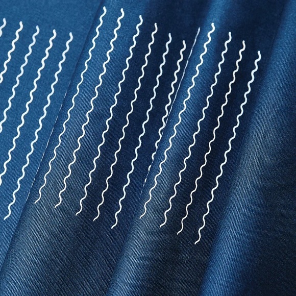 NWT Territory Navy Wave Table Runner - Picture 2 of 4